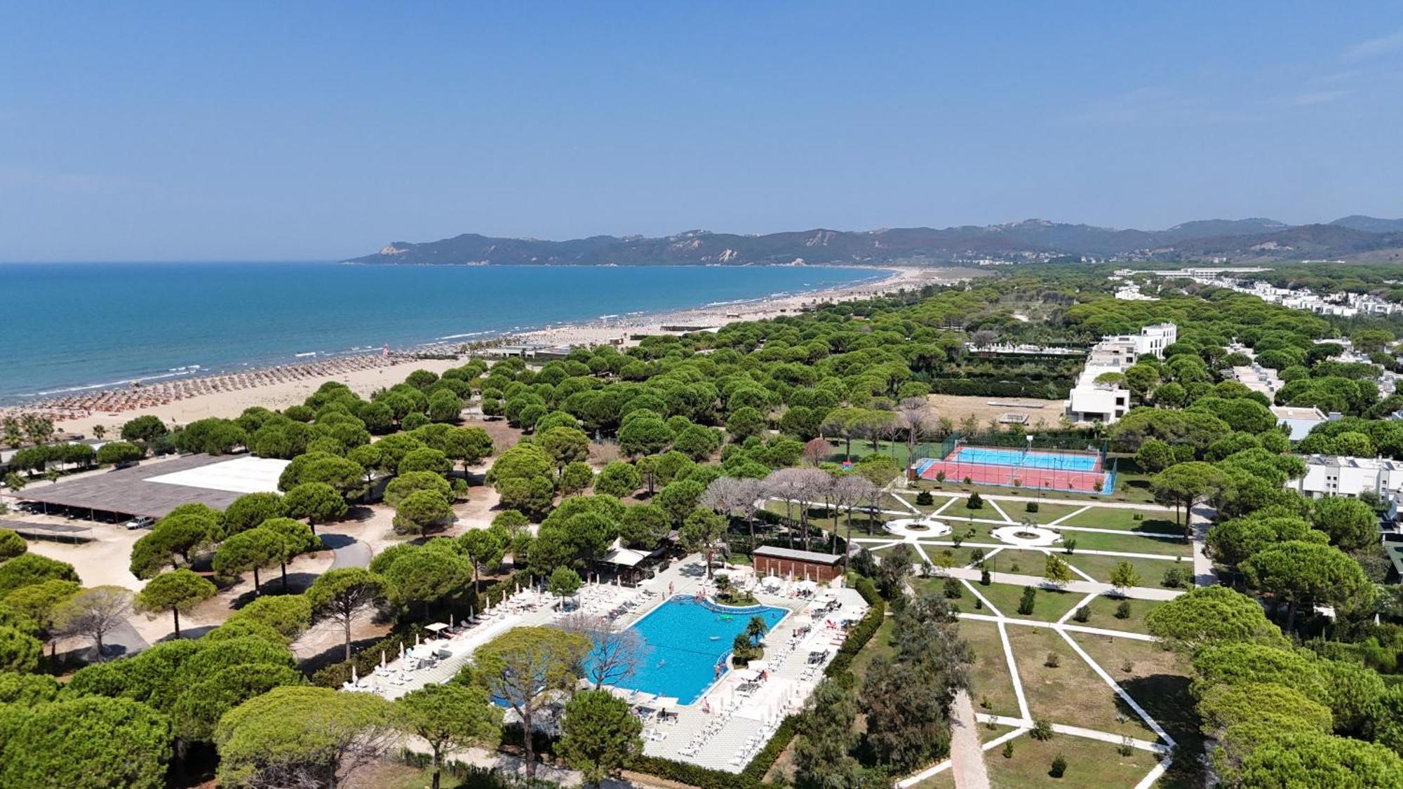 Villa Modern At Perla *
