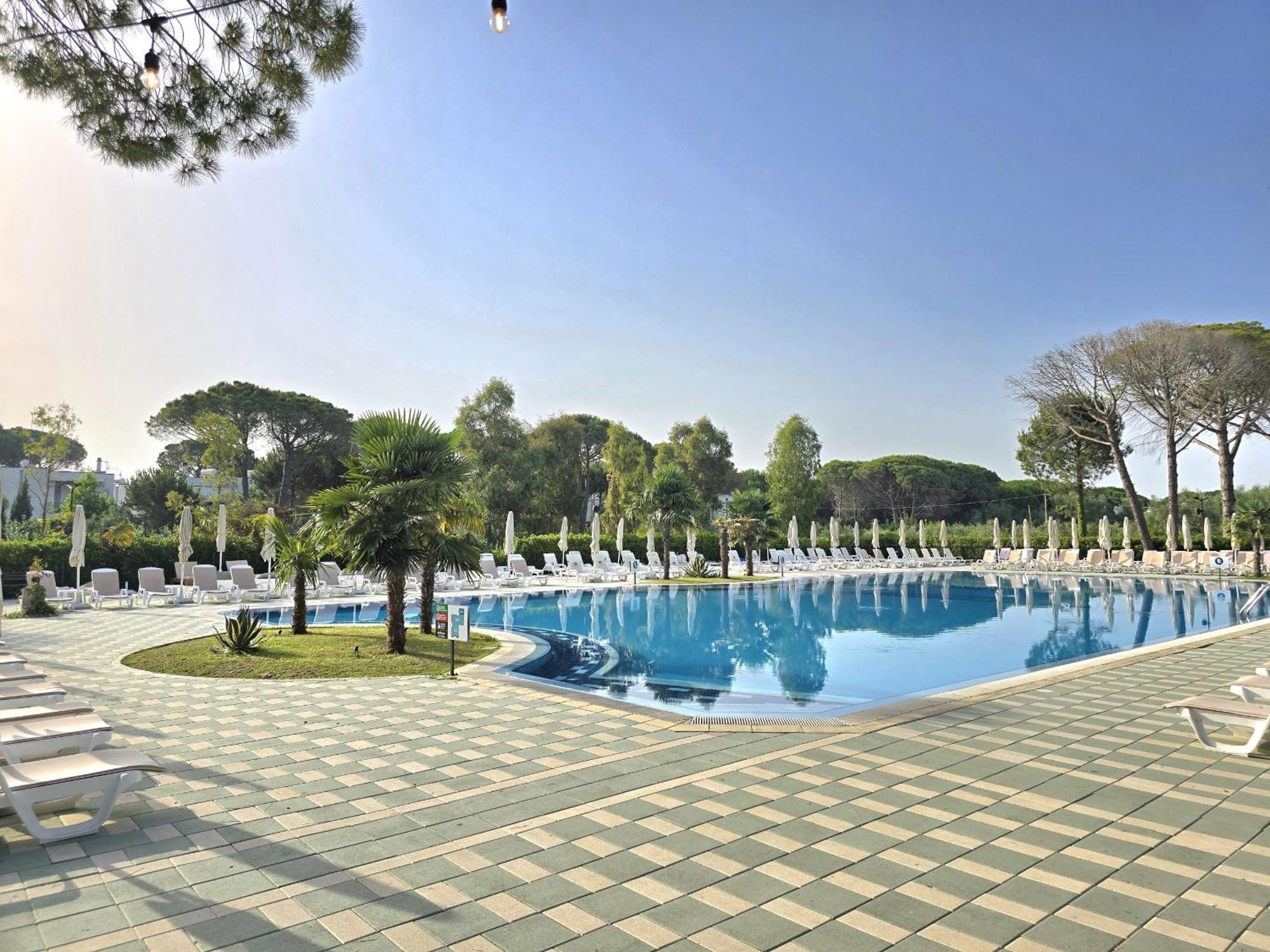 Villa Modern At Perla