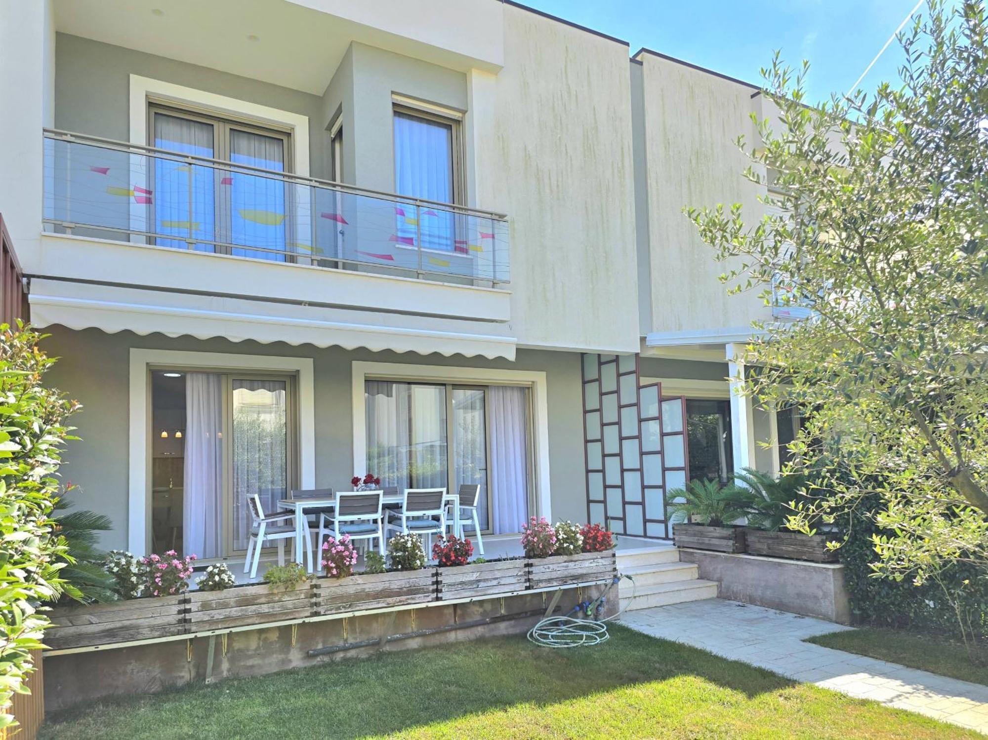 Modern At Perla Villa *
