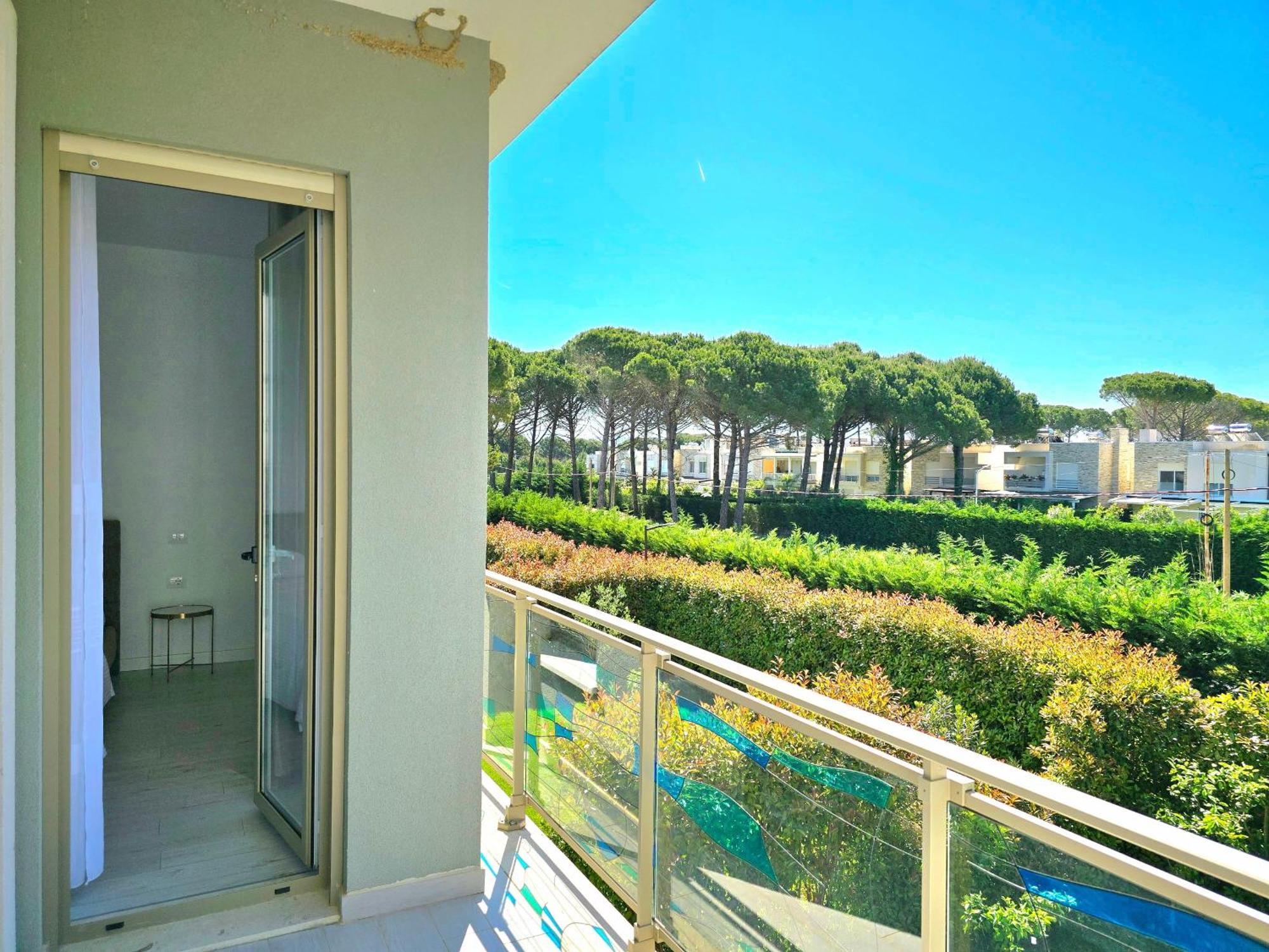 Villa Modern At Perla Durrës