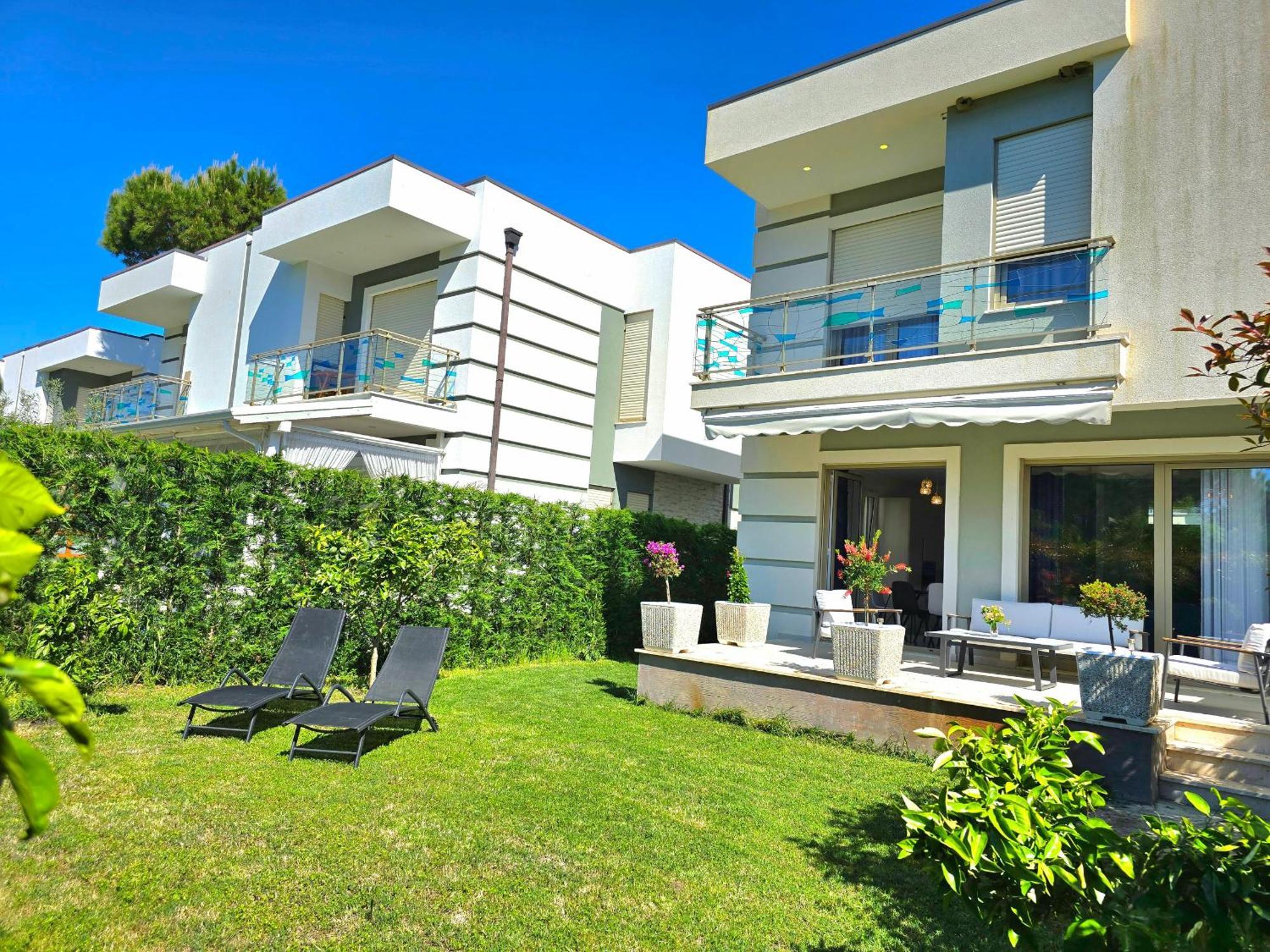 Villa Modern At Perla