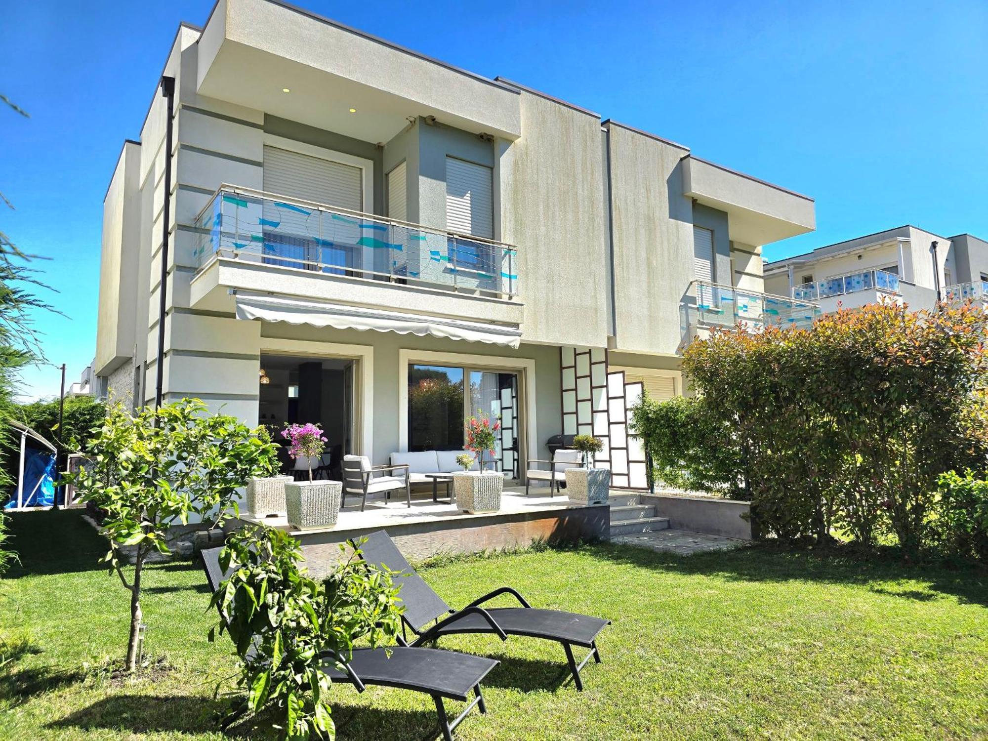Modern At Perla