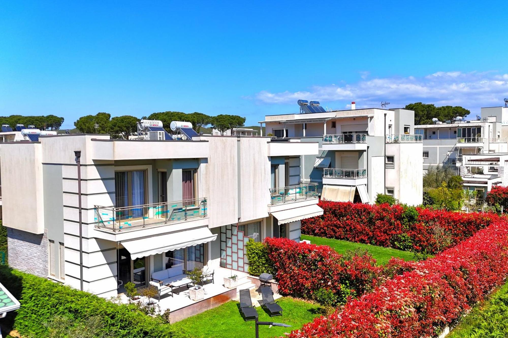 Modern At Perla *