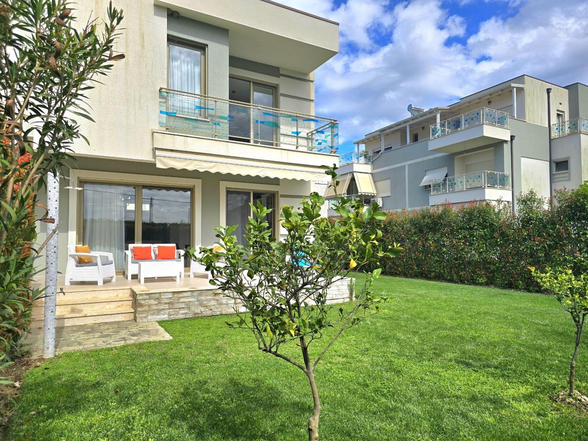Modern At Perla